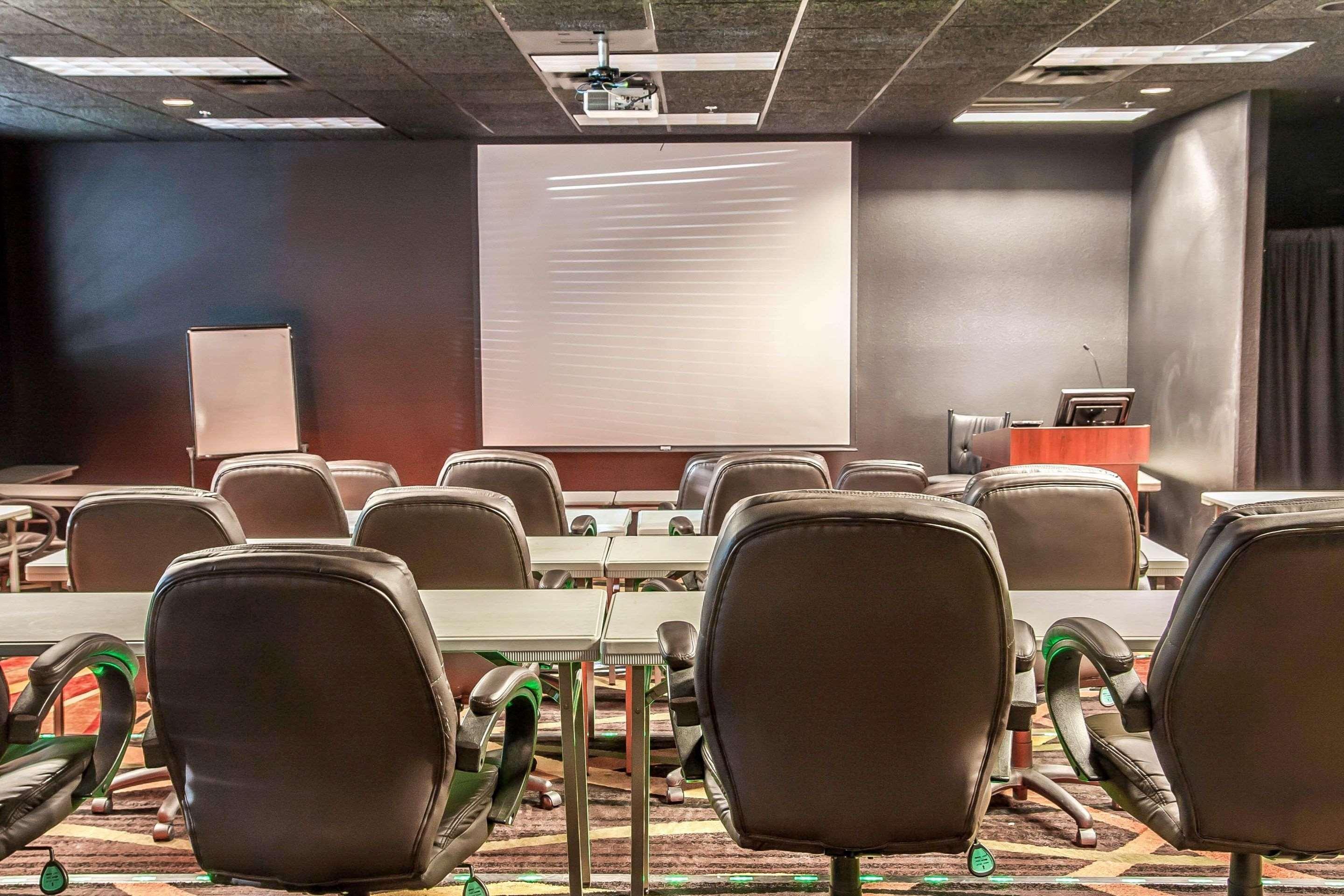Sleep Inn & Suites Conference Center And Water Park Minot Εξωτερικό φωτογραφία