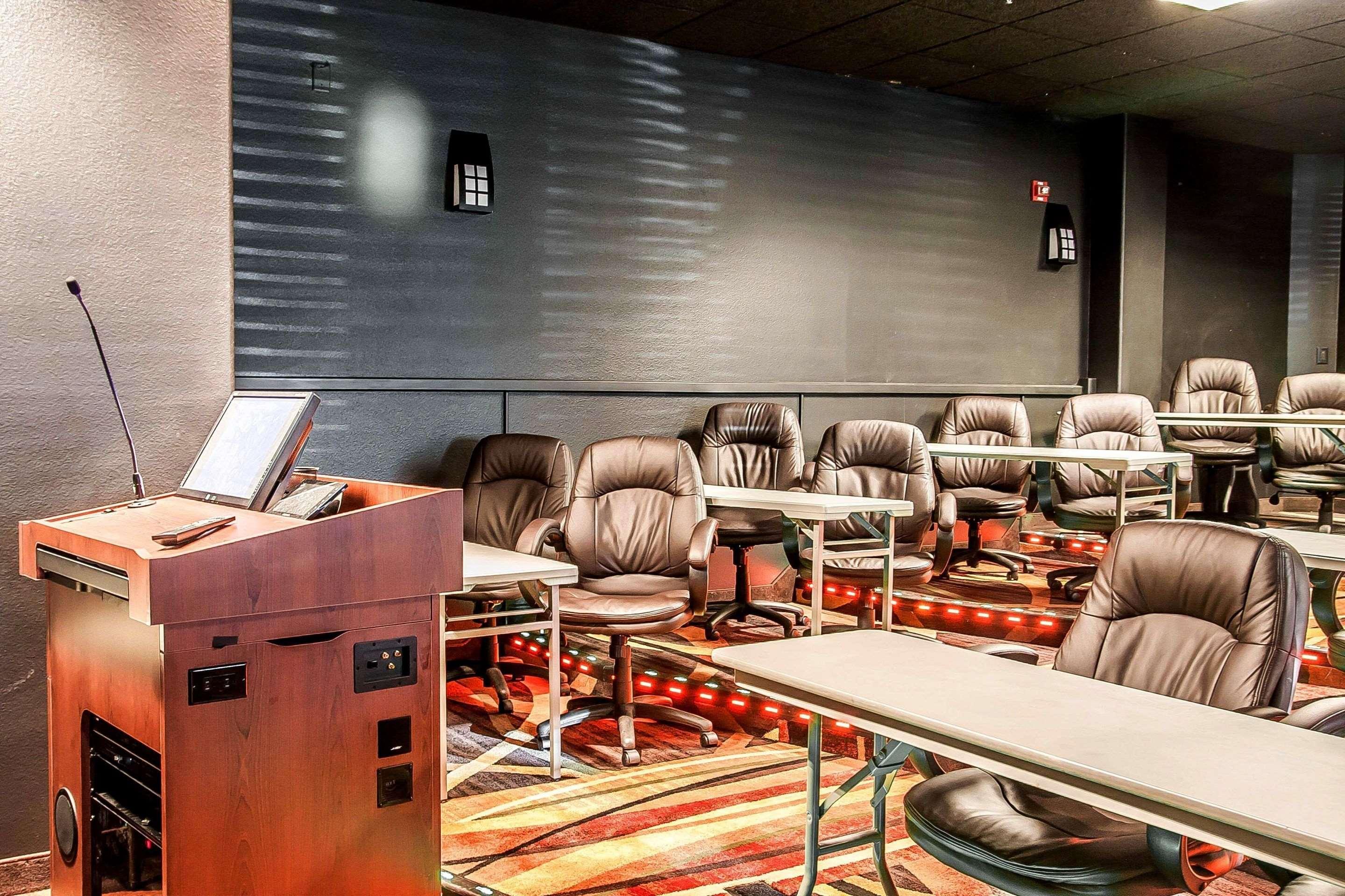 Sleep Inn & Suites Conference Center And Water Park Minot Εξωτερικό φωτογραφία