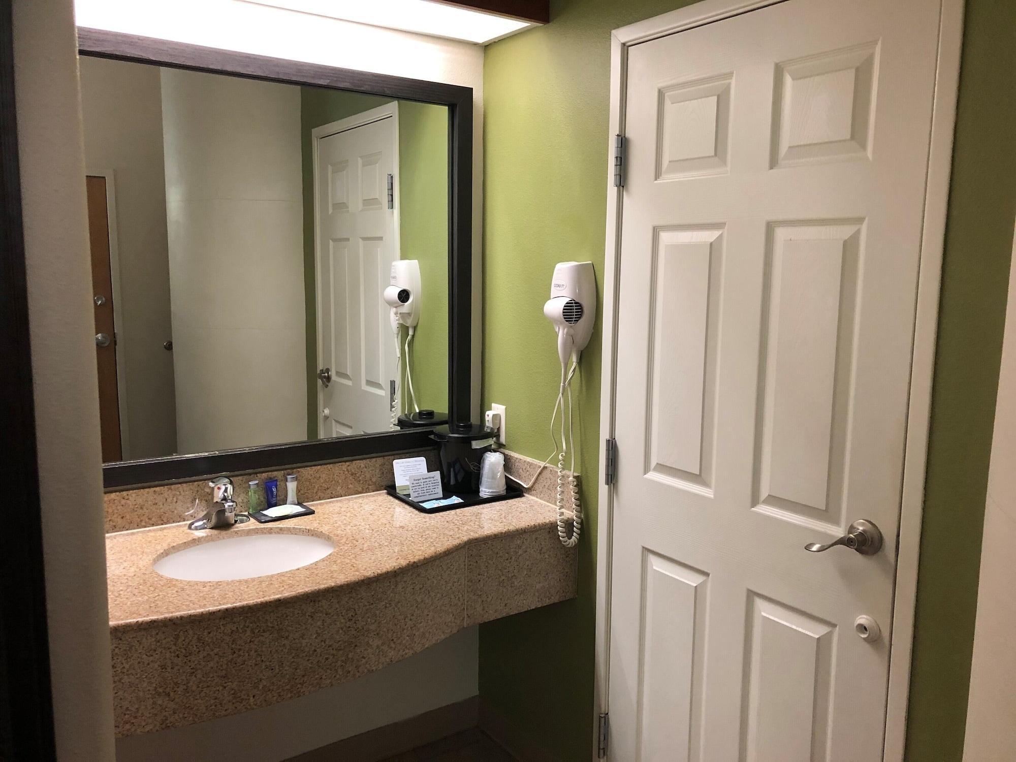 Sleep Inn & Suites Conference Center And Water Park Minot Εξωτερικό φωτογραφία