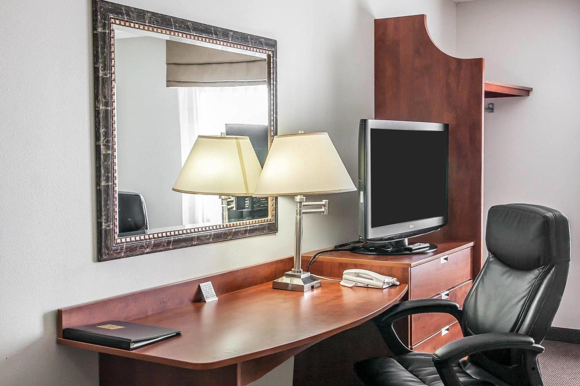 Sleep Inn & Suites Conference Center And Water Park Minot Εξωτερικό φωτογραφία